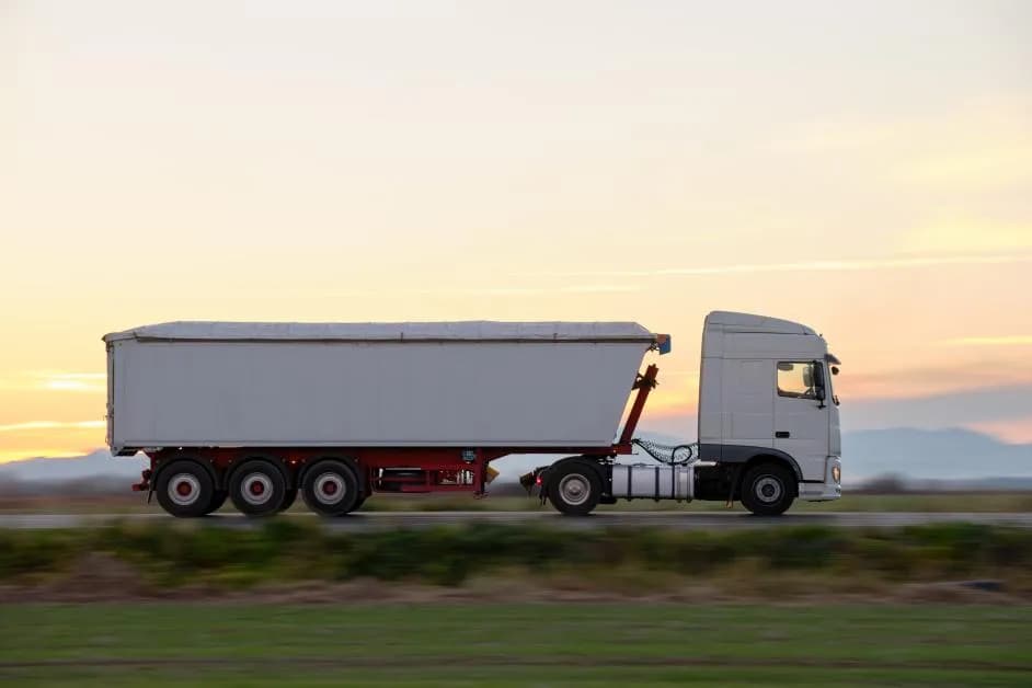 Zarobki w transporcie międzynarodowym: poznaj realne stawki i możliwości