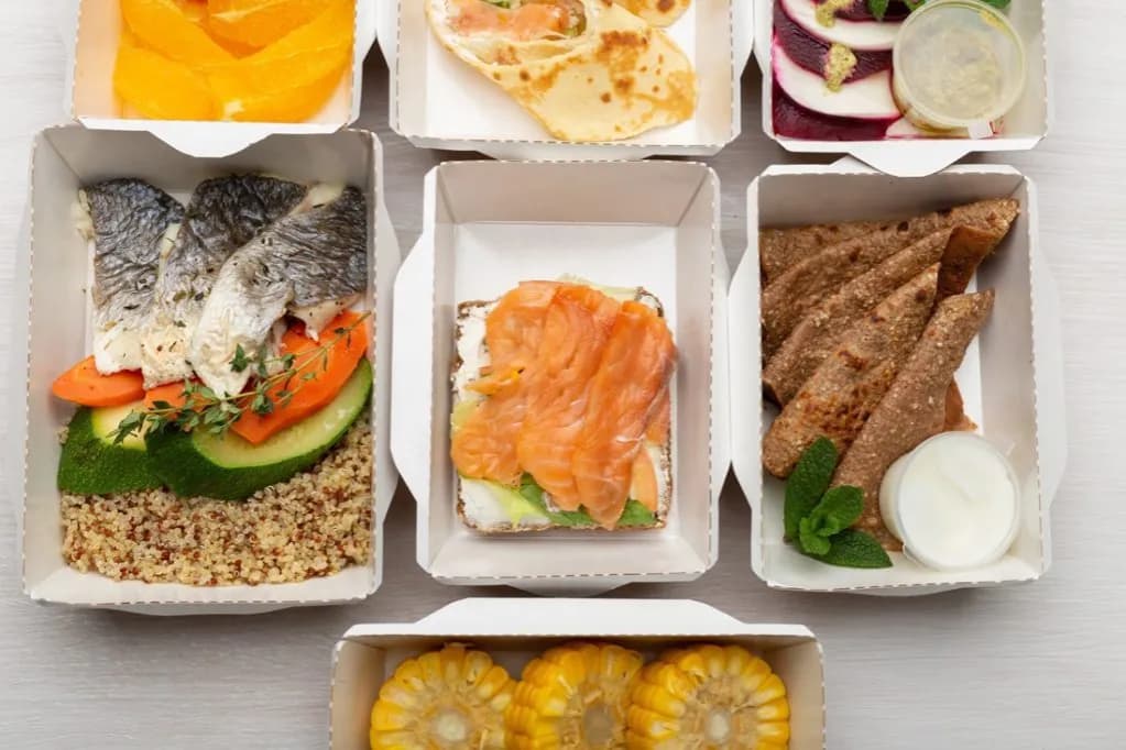 Realne zarobki na cateringu: od pierwszego zlecenia do własnej firmy