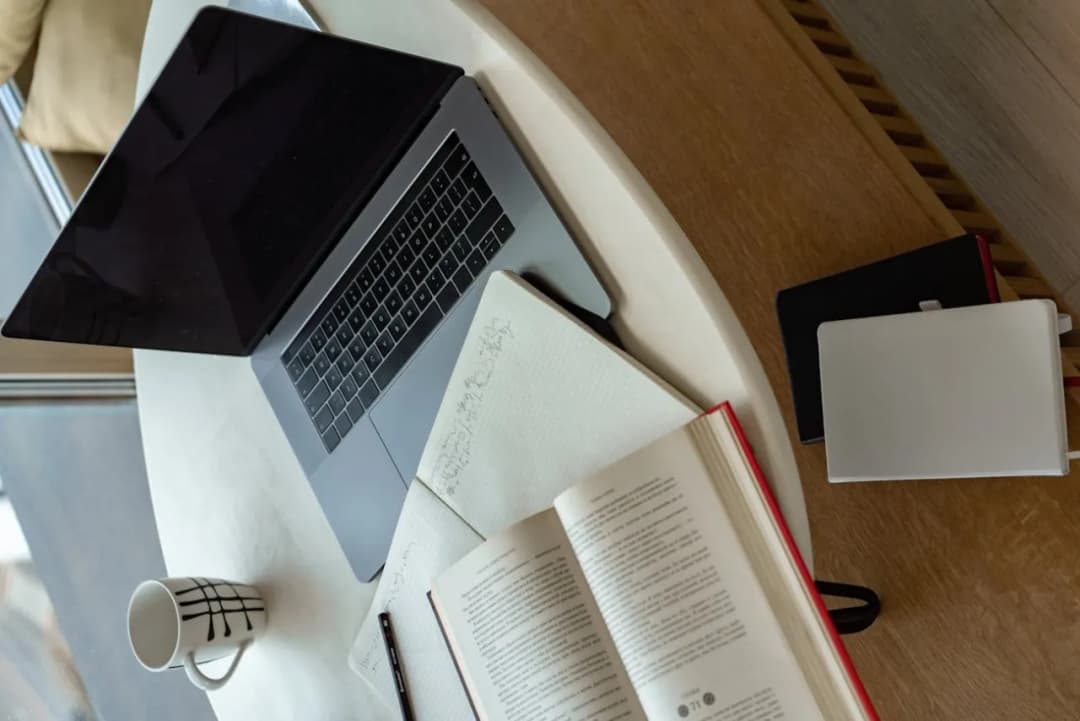 Hybrydowe studia online - czy to znak naszych czasów?