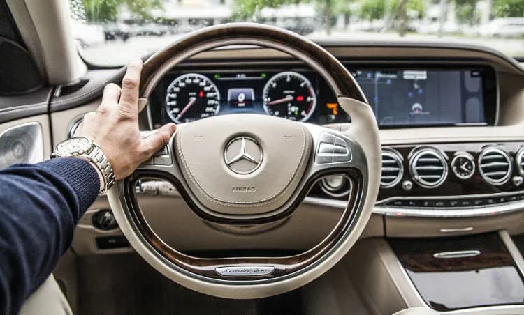 Jak stać się bogatym: 7 skutecznych strategii budowania majątku