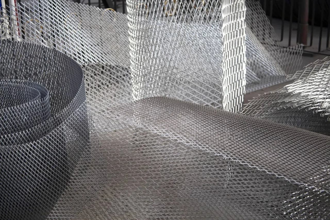 Produkcja siatki ogrodzeniowej: ile zarobisz na własnej firmie w branży